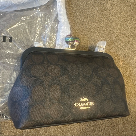New with tags Coach kiss lock crossbody bag - Picture 1 of 8